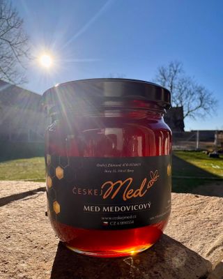 Když naším medem prostoupí jarní slunce.. ☀️ 🍯 To se pak dějí zázraky. ❤️ https://eshop.ceskejmed.cz/med-medovicovy/
